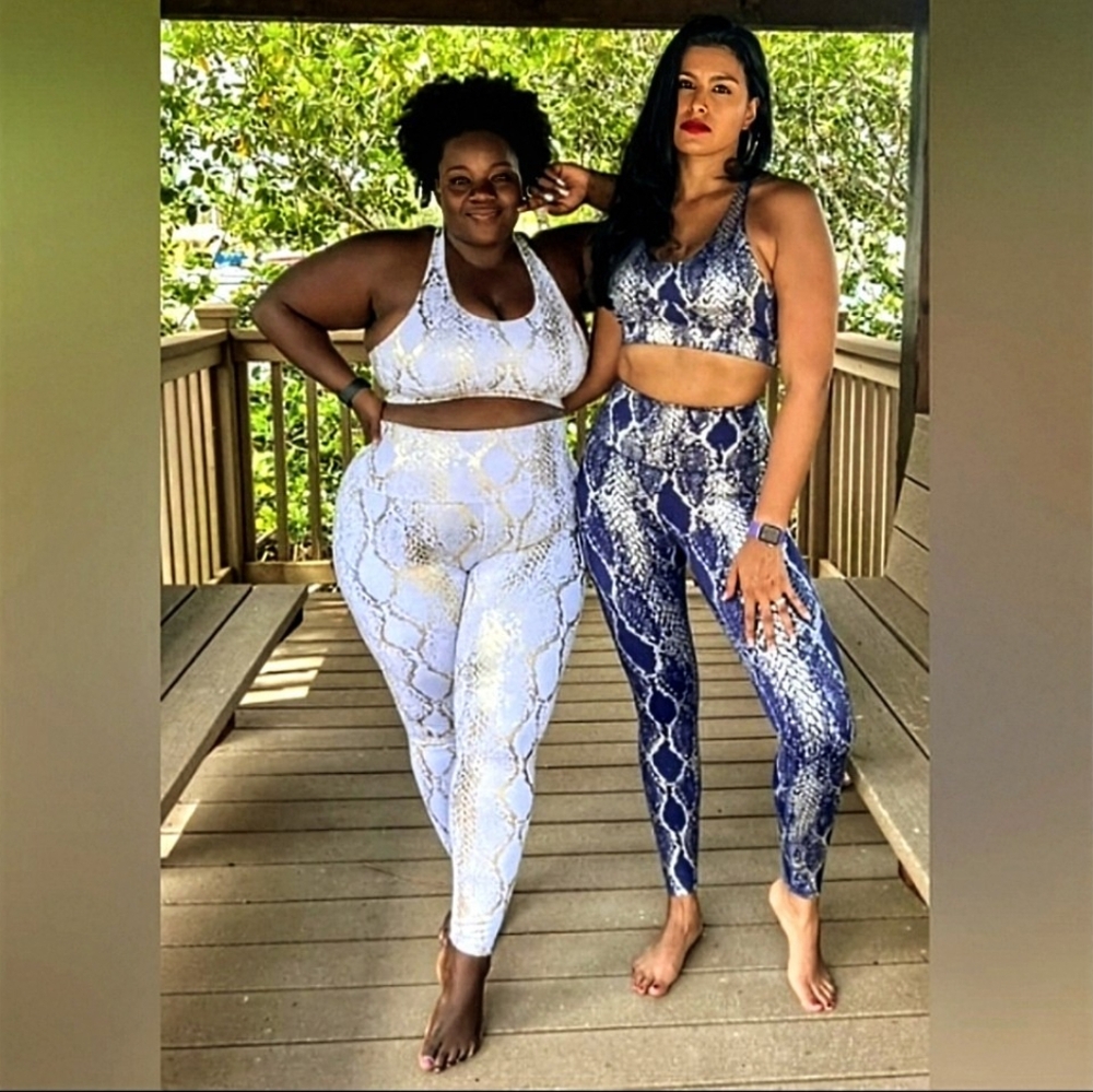 Rae Mode 2-Piece Womens Exercise Set Foil Navy & Silver Snake Print Sz. L